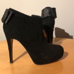 Black dolce vita high heel suede booties
